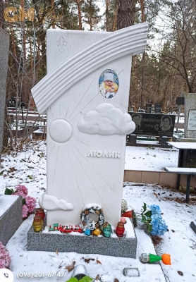 памятник ребенку из белого мрамора №1473