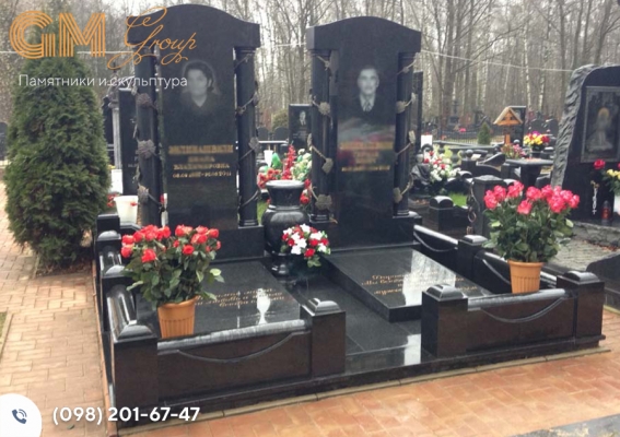 Двойной памятник из черного гранита