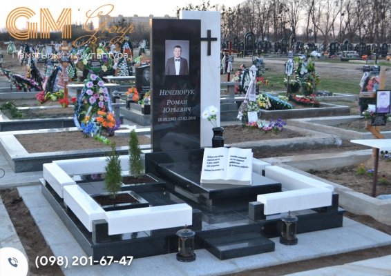 пам'ятник чоловікові комбінований із чорного граніту та білого мармуру PF-23