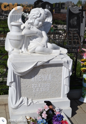 Мраморный детский памятник со скульптурой ангела