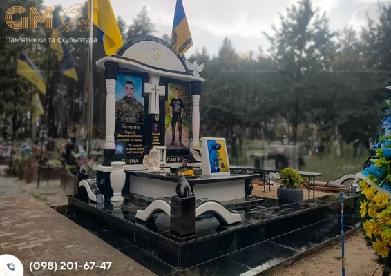 пам'ятник військовому з чорного та білого каменю №5646