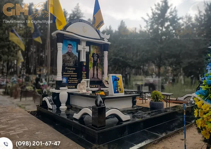 пам'ятник військовому з чорного та білого каменю №5646