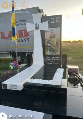 памятник с крестом воину из гранита и мрамора №3241