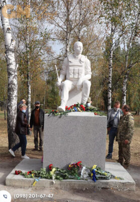 мармуровий пам'ятник скульптура військовому ЗСУ №5670