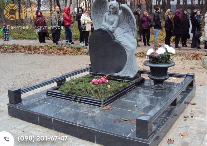 Мемориальный комплекс из черного гранита в форме сердца и белого мрамора со скульптурой ангела №9591