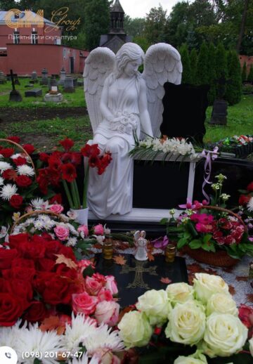 Элитный памятник из мрамора со скульптурой ангела и черного гранита №9595