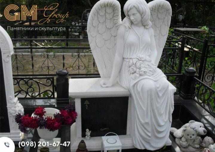 Надгробний пам'ятник із білого мармуру у формі скульптури янгола №9597