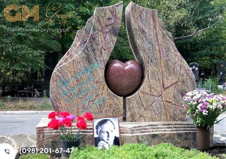 гранітний пам'ятник у вигляді серця №7836