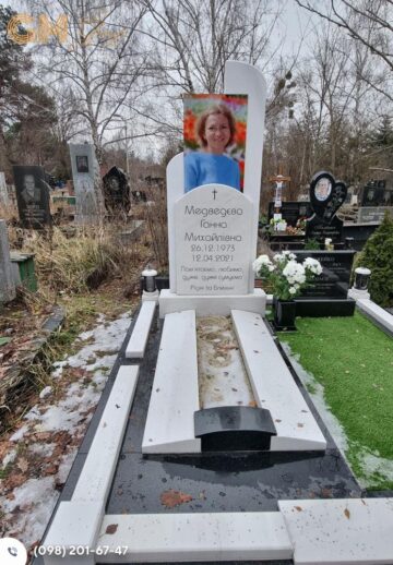 мармуровий пам'ятник жінці з кольоровим портретом №7921