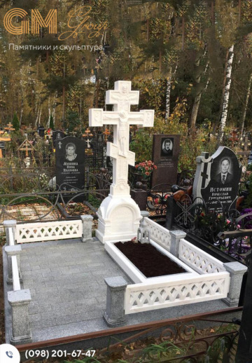 Красивий надгробний пам'ятник із білого мармуру у формі хреста №7967