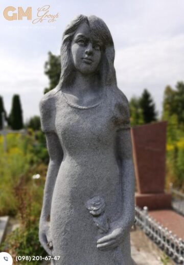 гранітна статуя жінки на могилу №8032