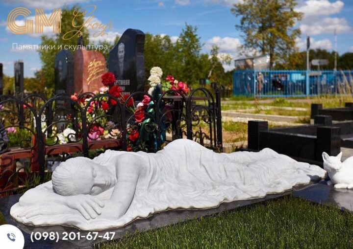 мраморная скульптура женщины на могилу №8078