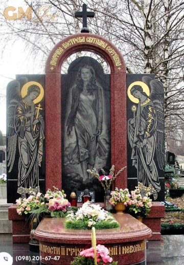 пам'ятник жінці з червоного та чорного граніту № 8132