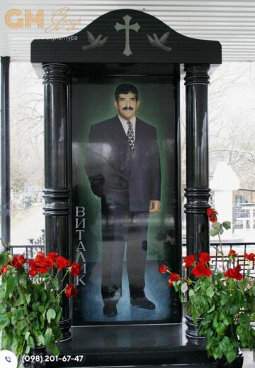 памятник мужчине с портретом в полный рост №8170