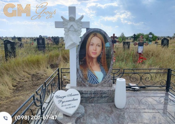 женский памятник с крестом и цветным портретом №8643