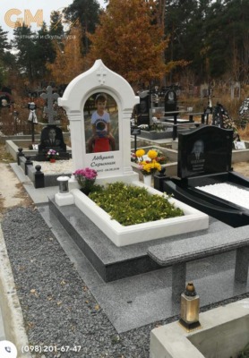 Сучасний надгробний пам'ятник з білого мармуру дитині з кольоровим портретом №9623