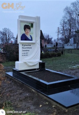 Сучасний пам'ятник жінці з білого мармуру та чорного граніту №9683