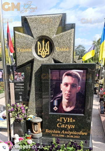 памятник военному ВСУ в виде креста №1021