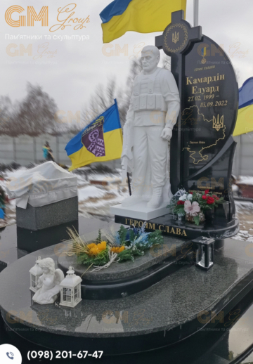 гранітний пам’ятник зі скульптурою воїна з мармуру №2024