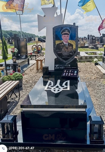 Памятник военному N3405