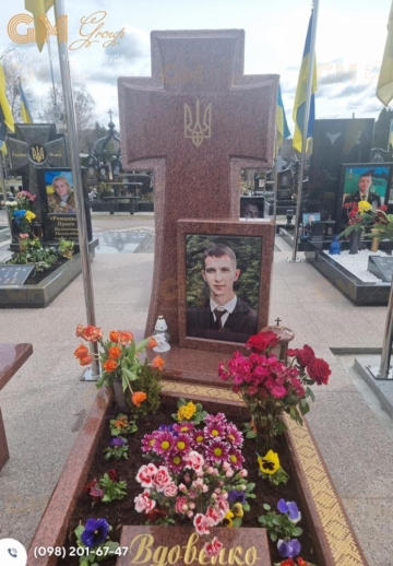 хрест-пам’ятник військовому з червоного граніту №3410