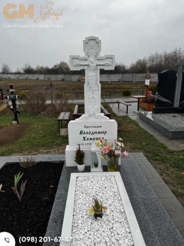 Мармуровий пам'ятник чоловікові у вигляді хреста №11674