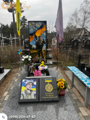 Памятник военному с цветным портретом в полный рост №11675