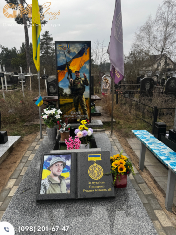 Пам'ятник військовому з кольоровим портретом в повний зріст №11675