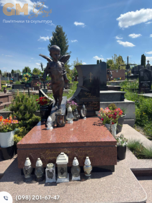 Памятник ребенку из гранита с бронзовой скульптурой №11695