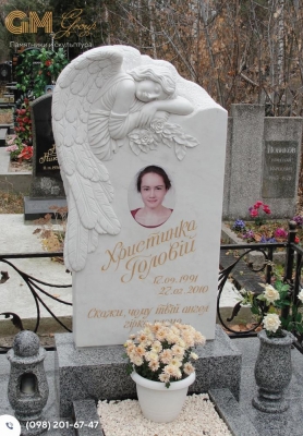 памятник женщине из белого мрамора с барельефом ангела  №320
