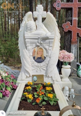 Элитный памятник из белого мрамора женщине со скульптурой ангела № 482