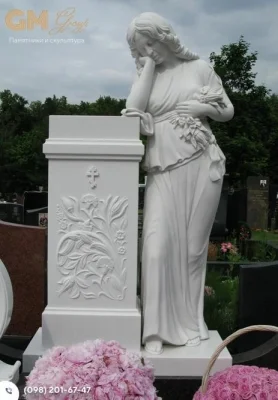 пам'ятник жінці з білого мармуру зі скульптурою №550