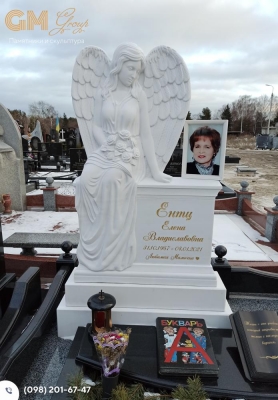 памятник из белого мрамора женщине с барельефом ангела №276