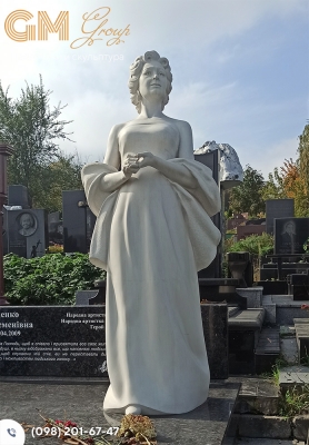 памятник из мрамора со скульптурой женщины №232