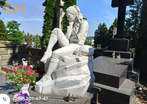 пам'ятник скульптура з білого мармуру дівчині №715