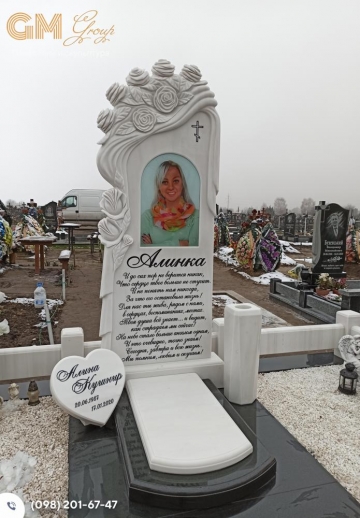 Памятник женщине с мраморной стелой и цветным портретом PF-9