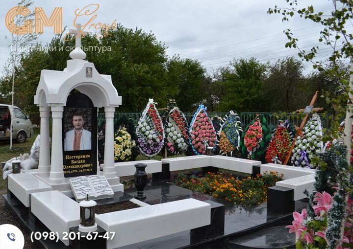 Элитный мраморный памятник №677
