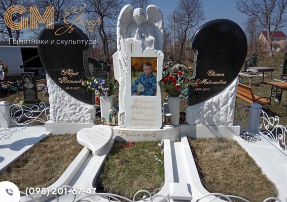 пам'ятник на могилу у вигляді серця із граніту та мармуру з ангелом PF-20
