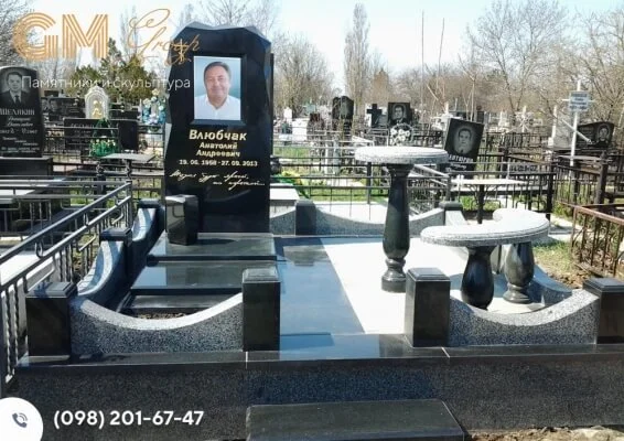 гарний пам'ятник з граніту чоловікові №2851