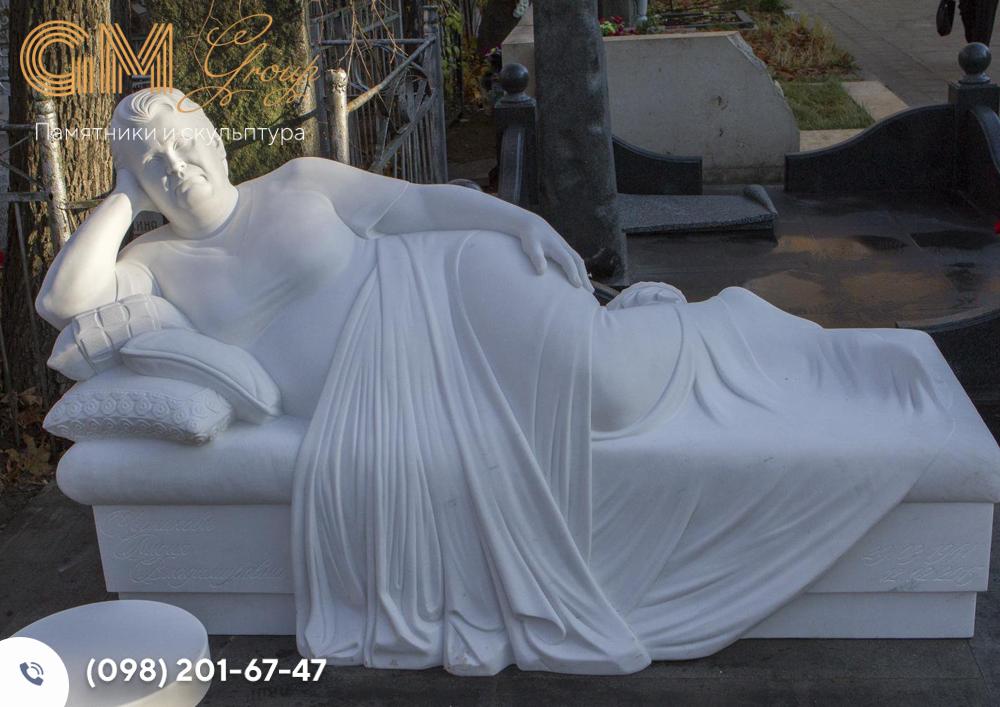 элитный памятник статуя женщины